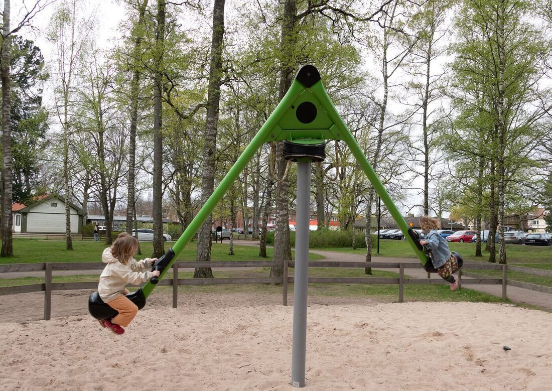 Structure de jeux multi-activités installée par Arena Jeux