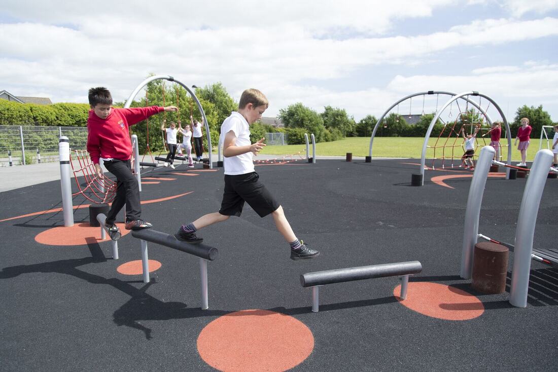 Aire de jeux multi-activités en accès libre