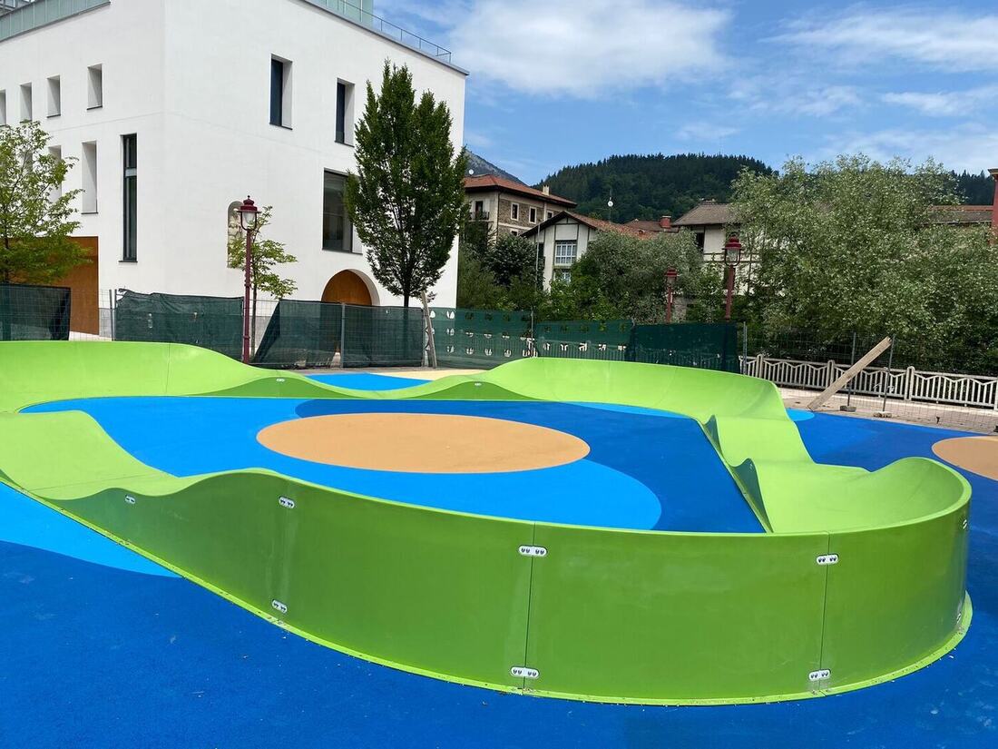 Pumptrack modulaire installé en accès libre