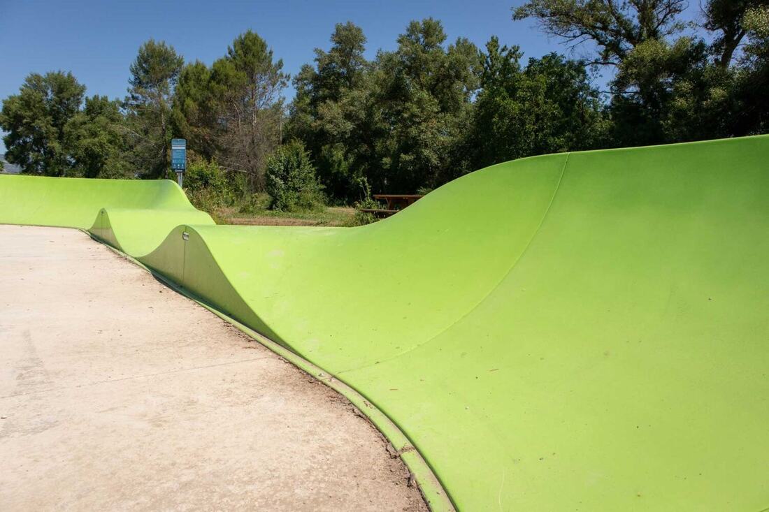 Boucle de pumptrack vue d'ensemble