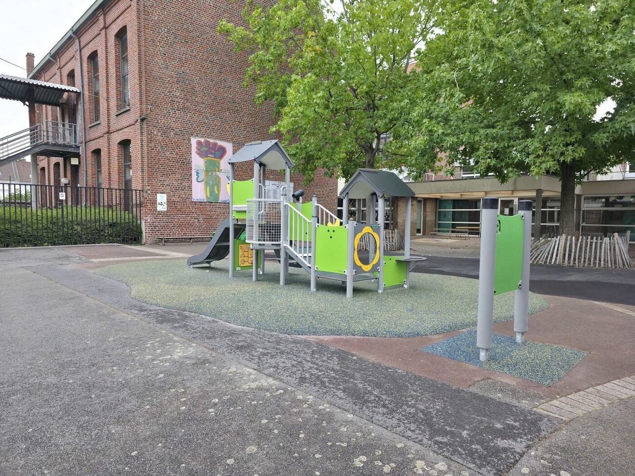 Aire de jeux en cœur de bourg — référence Arena Jeux