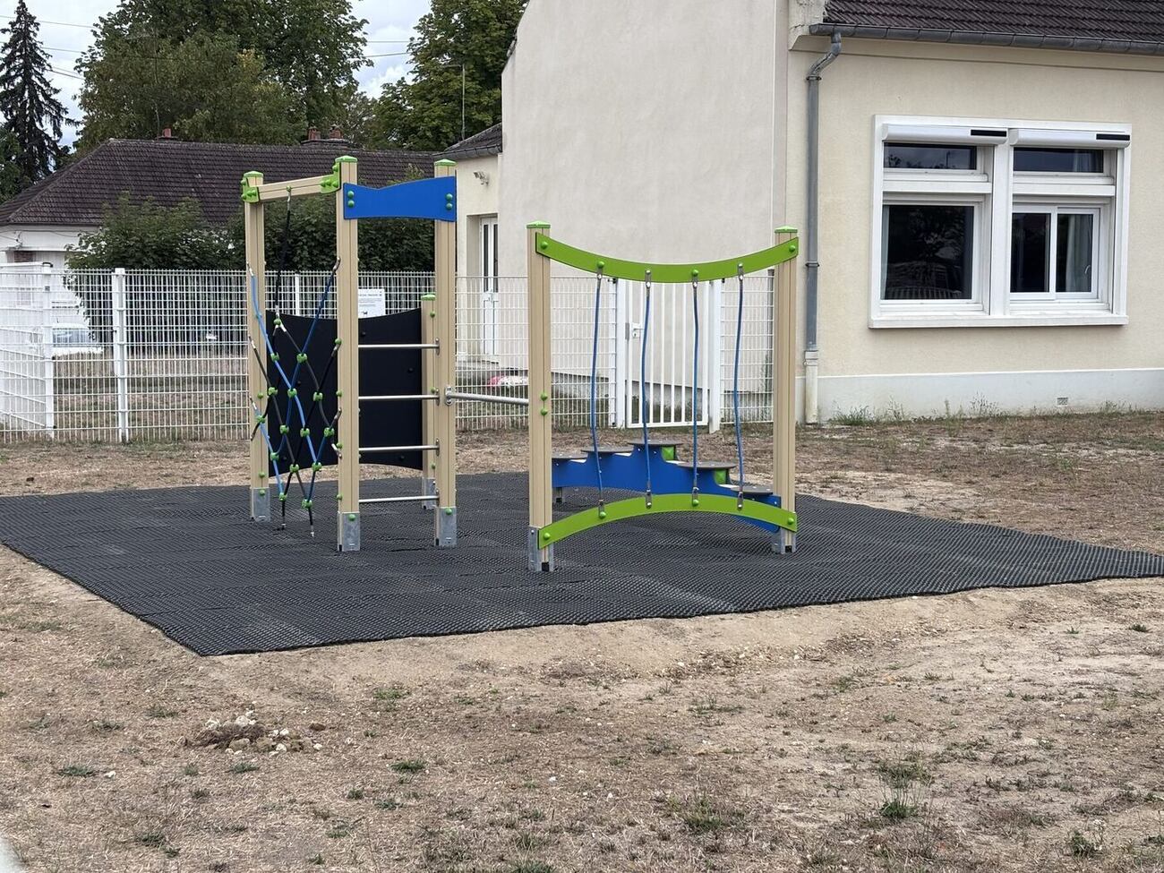 Module d'escalade en cour d'école — référence Arena Jeux