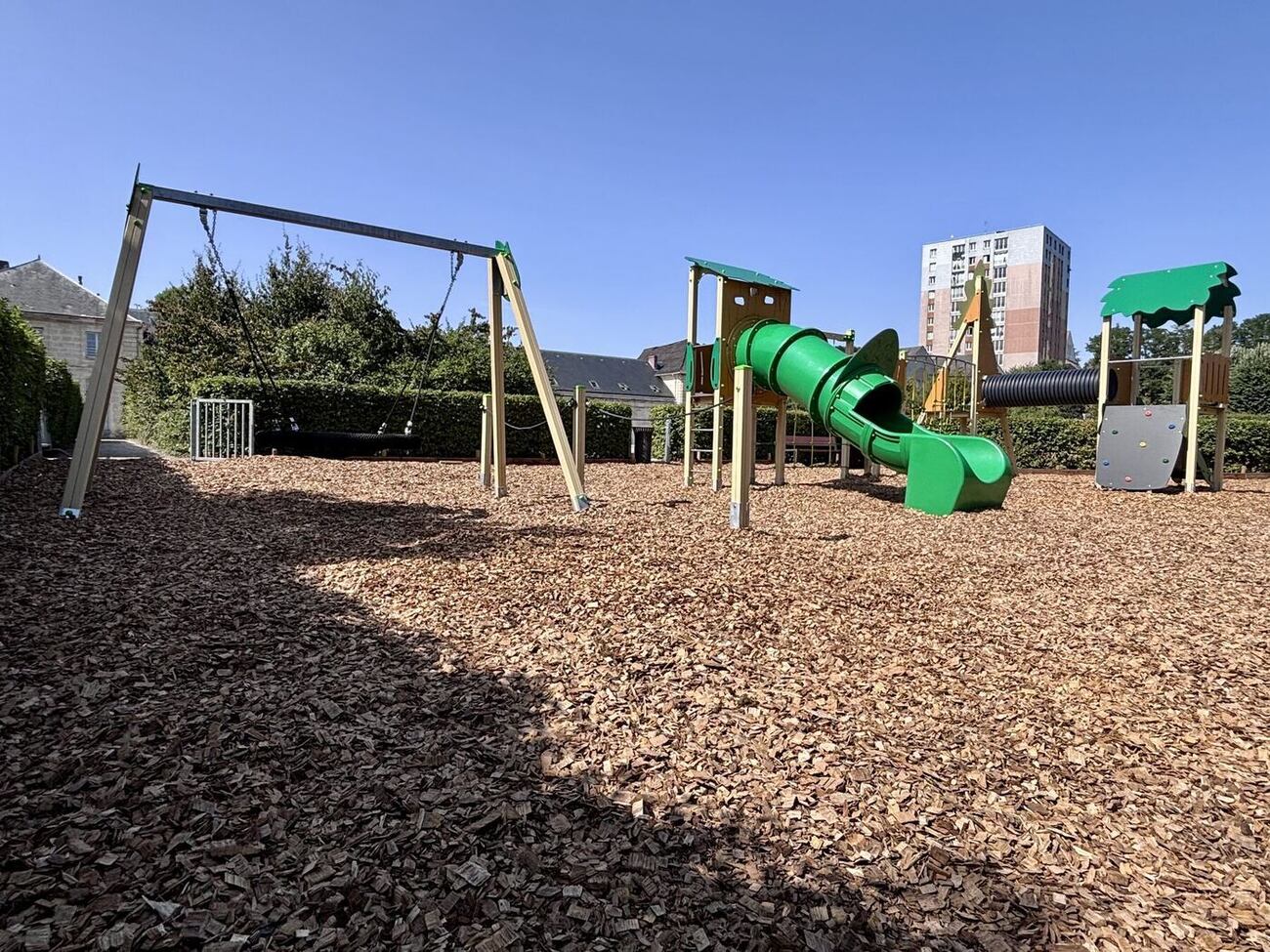 Toboggan tube et structure de jeux — référence Arena Jeux