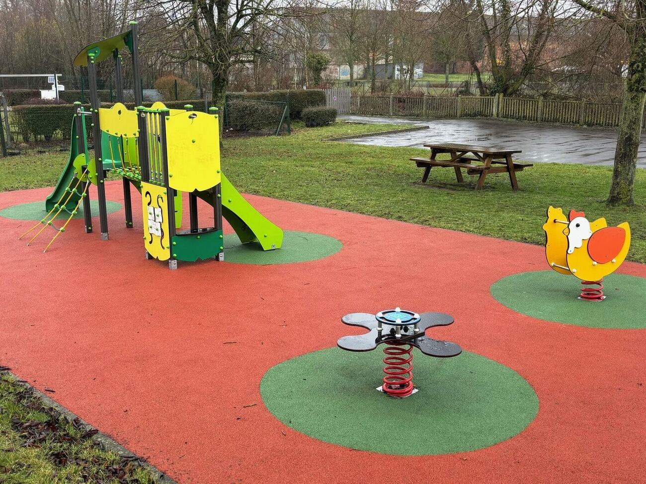 Jeux à ressort et sols EPDM — référence Arena Jeux