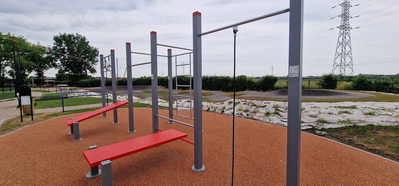 Street workout sur sol amortissant — référence Arena Jeux