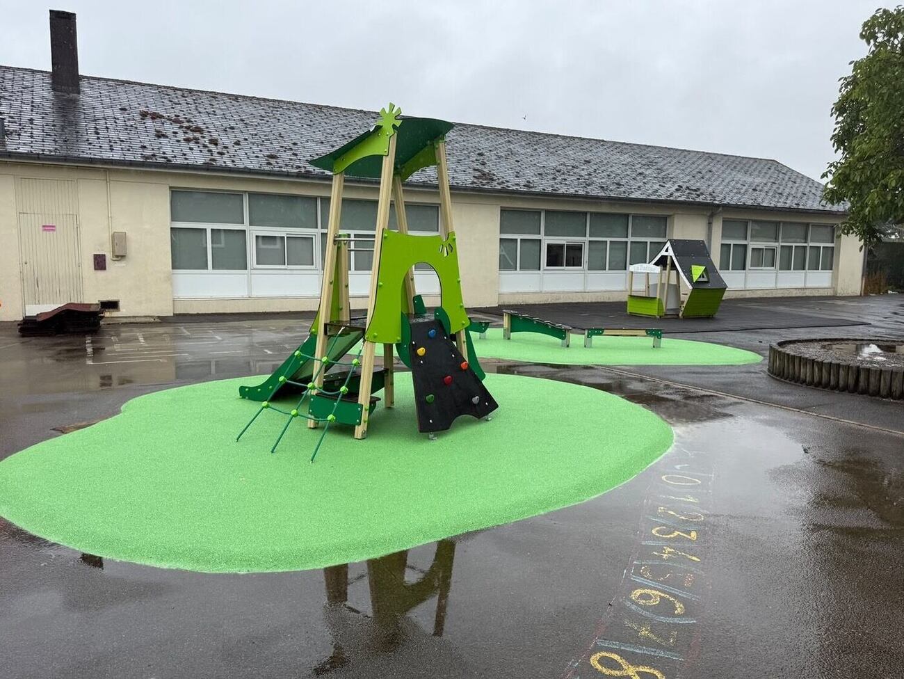 Aire de jeux d'école et sol souple — référence Arena Jeux